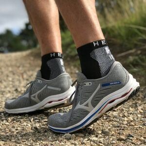 NEW in BOX MIZUNO WAVE RIDER 24 Grey Blue Red 7 US Women 37 EUR